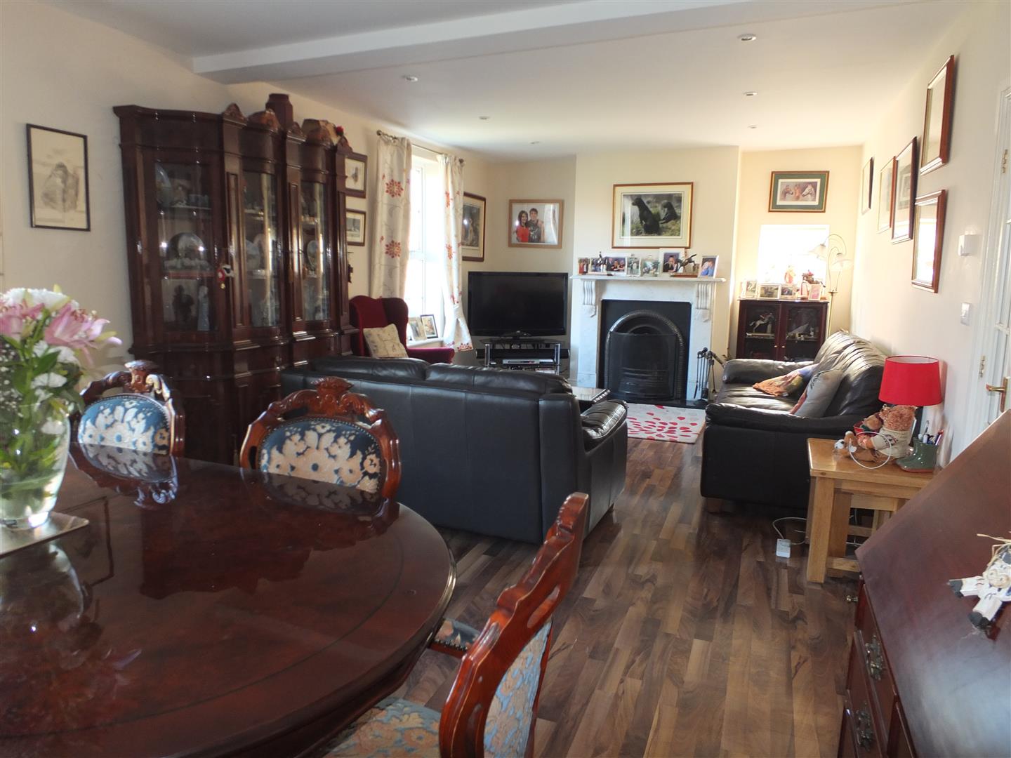 LOUNGE AND DINING ROOM:
